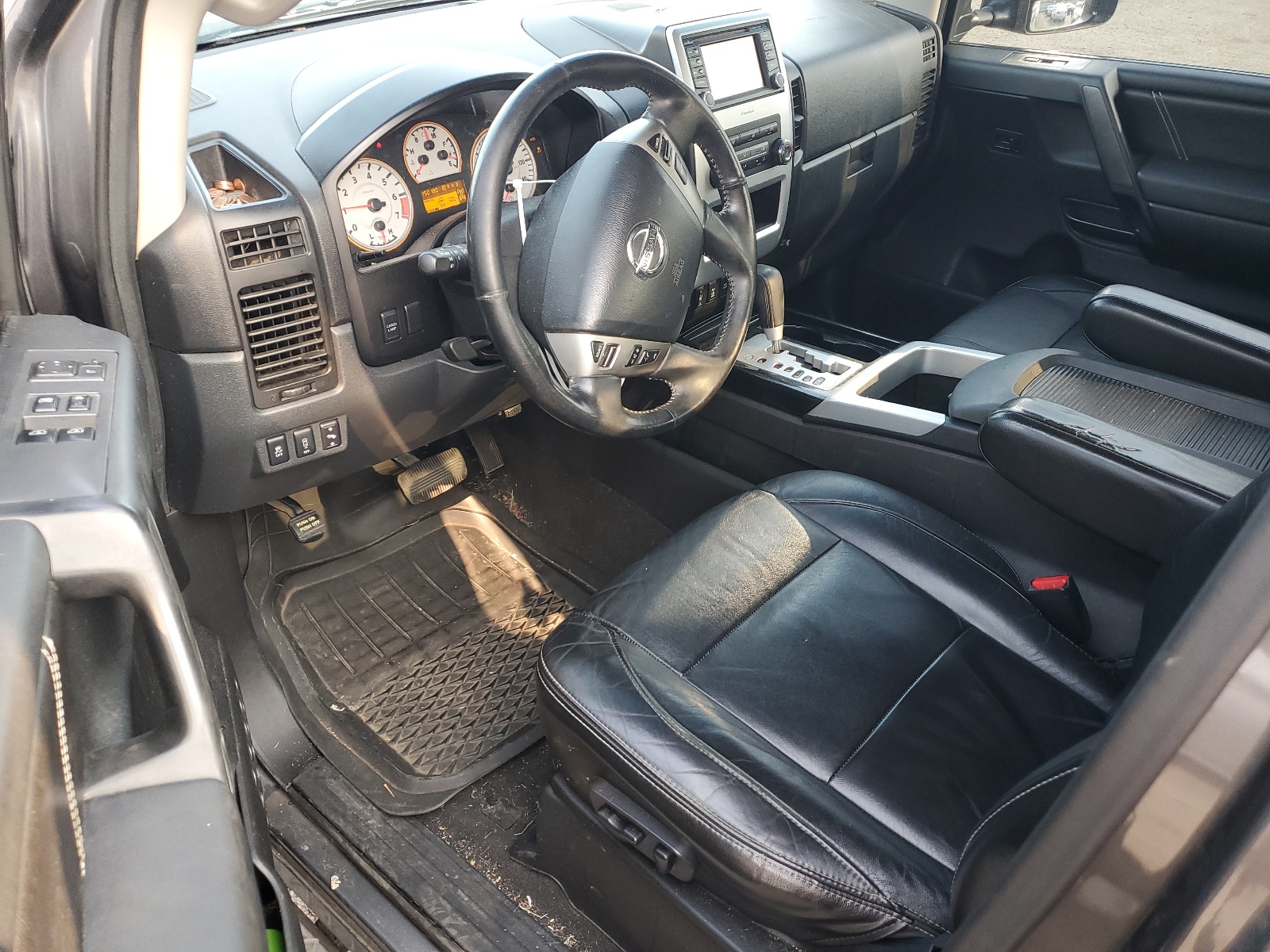 1N6AA0CC5DN304213 2013 Nissan Titan S