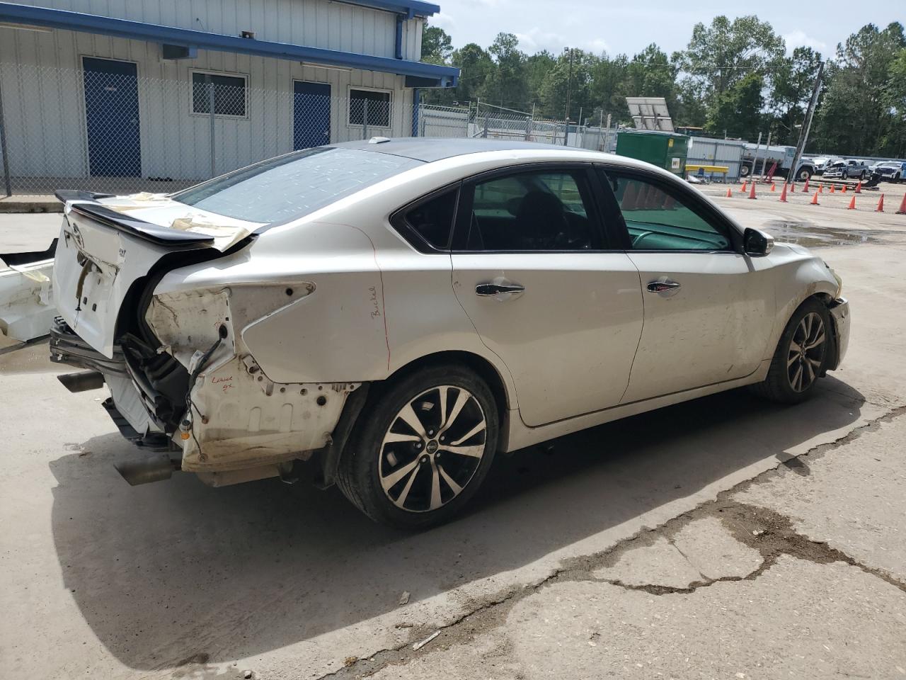 2015 Nissan Altima - Image 3