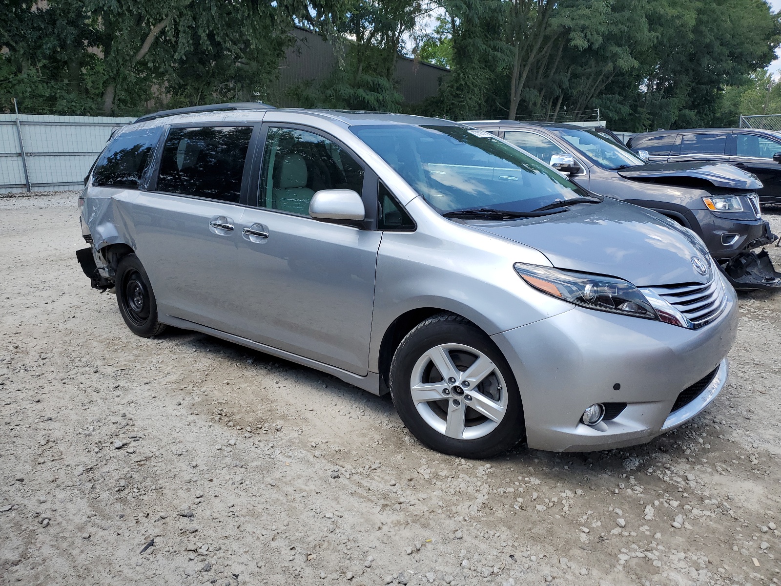 2018 Toyota Sienna Se vin: 5TDXZ3DC1JS947413