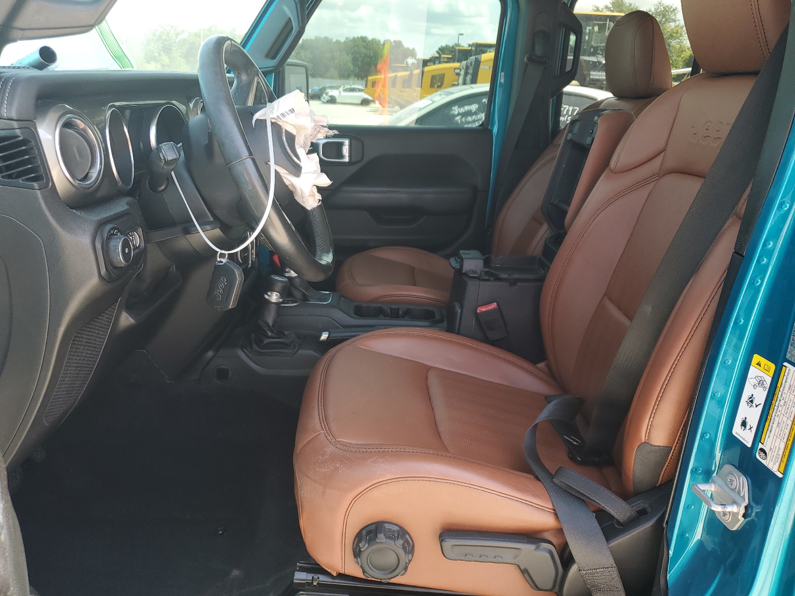 1C4HJXEN1KW619946 2019 Jeep Wrangler Unlimited Sahara