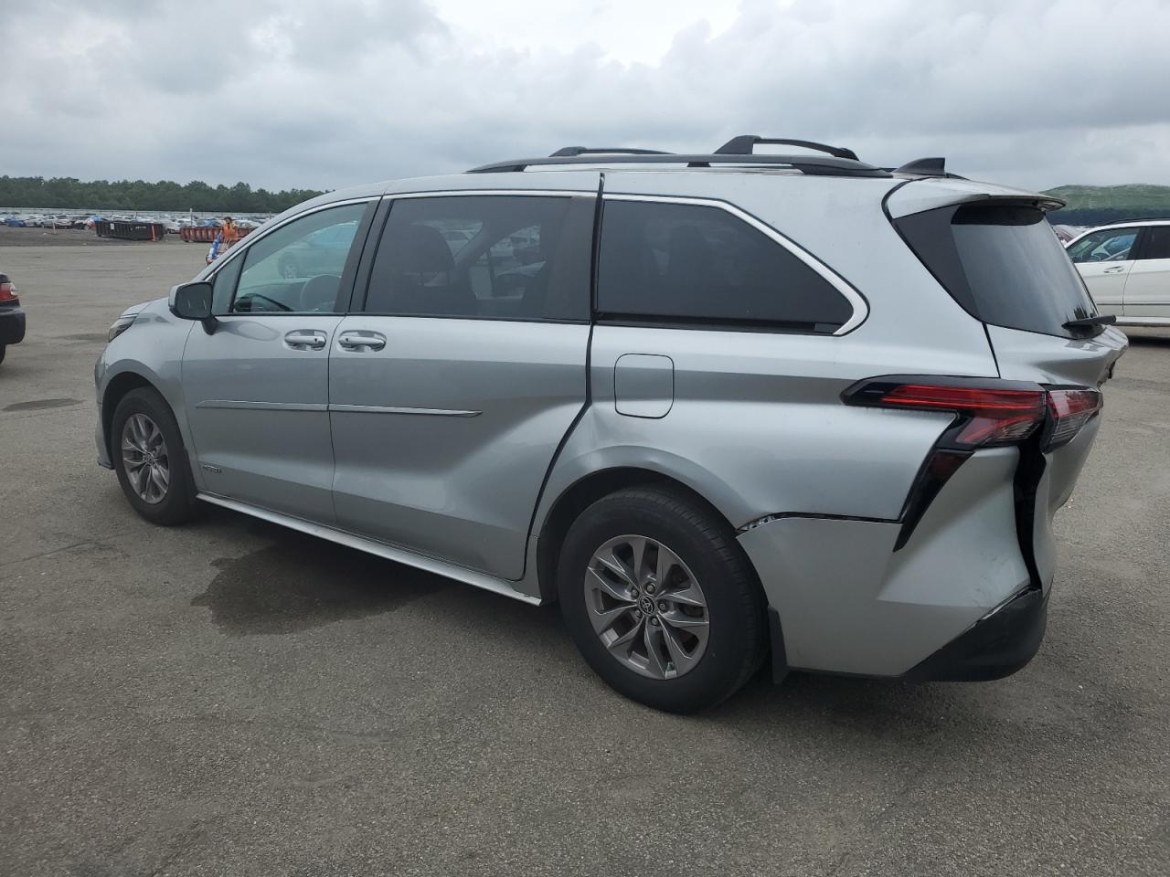 5TDKRKEC3MS074383 2021 TOYOTA SIENNA - Image 2