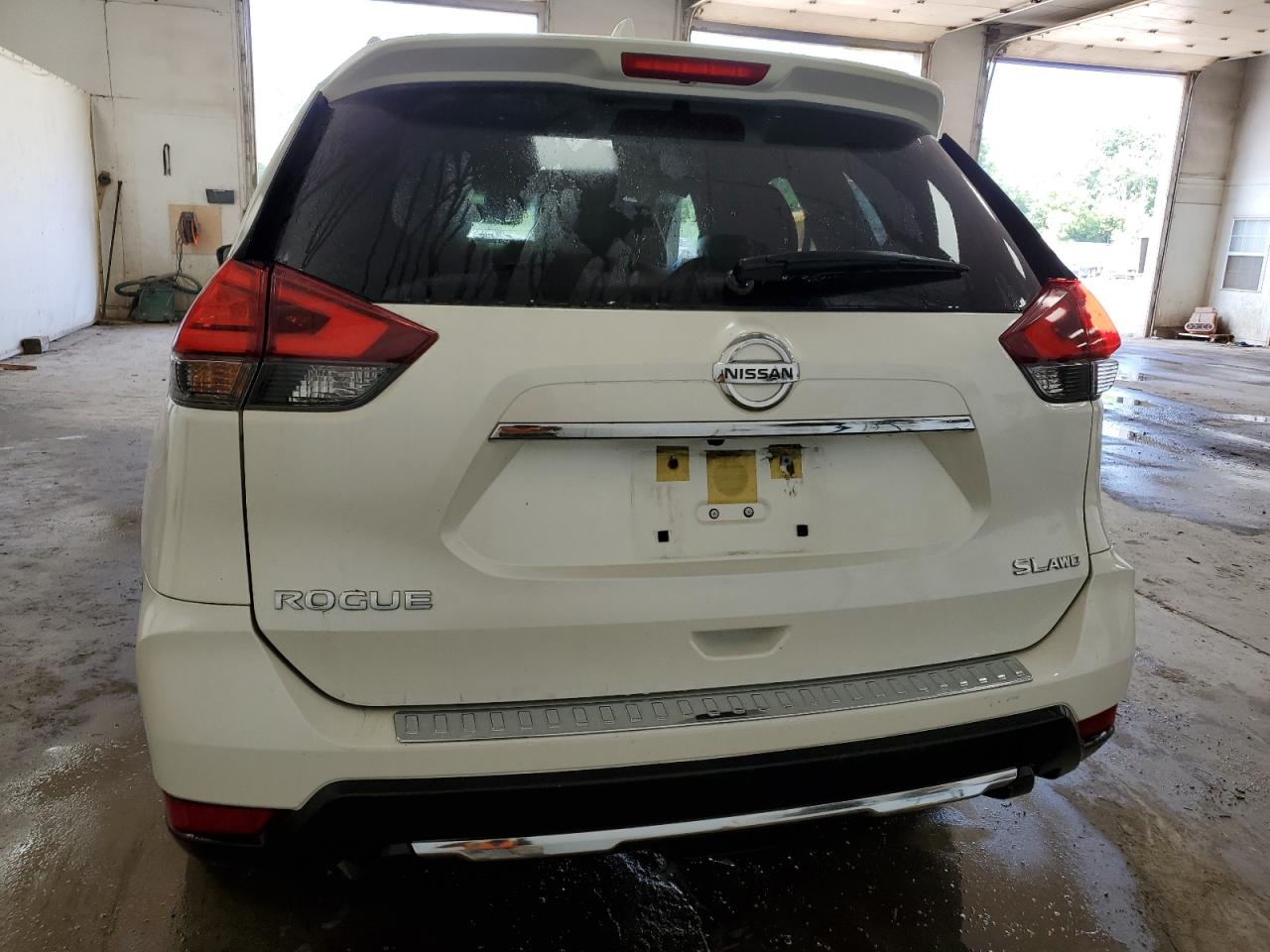 2017 Nissan Rogue S VIN: JN8AT2MV7HW279828 Lot: 64822254