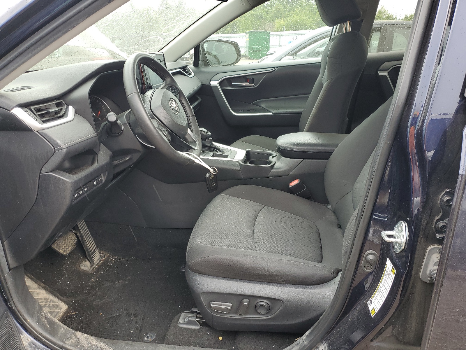 2T3W1RFV5MW183573 2021 Toyota Rav4 Xle