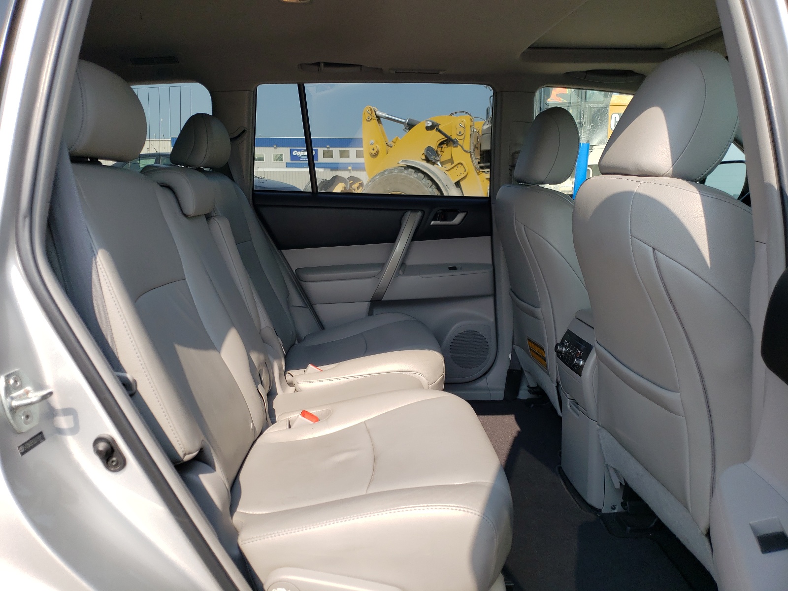 5TDBK3EH2BS090853 2011 Toyota Highlander Base