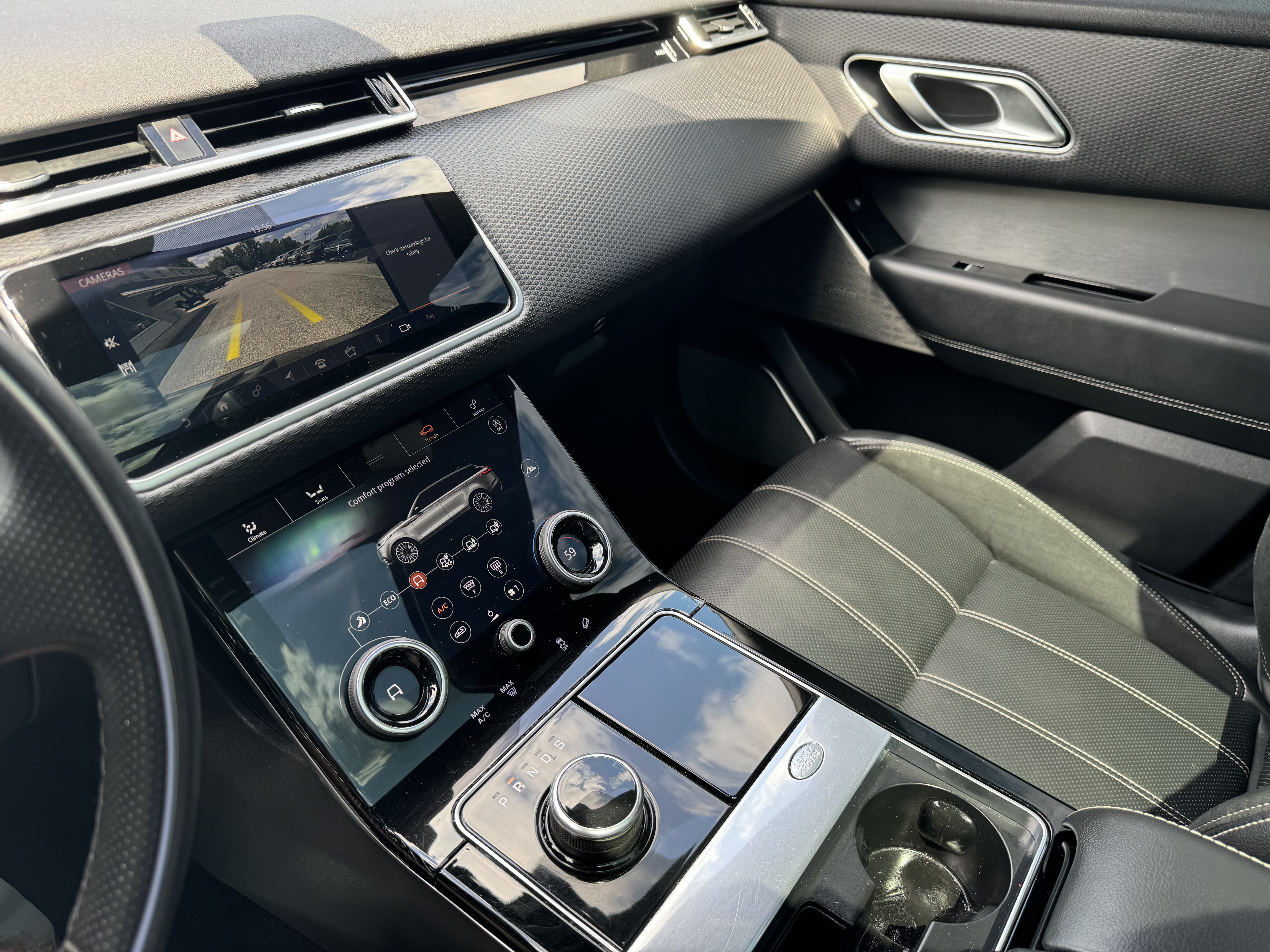 SALYL2RX5JA719206 2018 Land Rover Range Rover Velar R-Dynamic Se