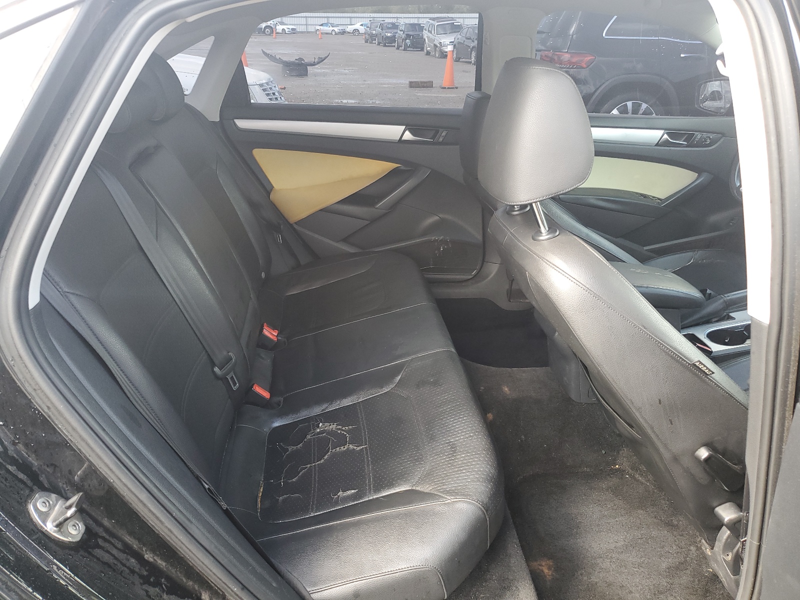 1VWBP7A32DC115058 2013 Volkswagen Passat Se