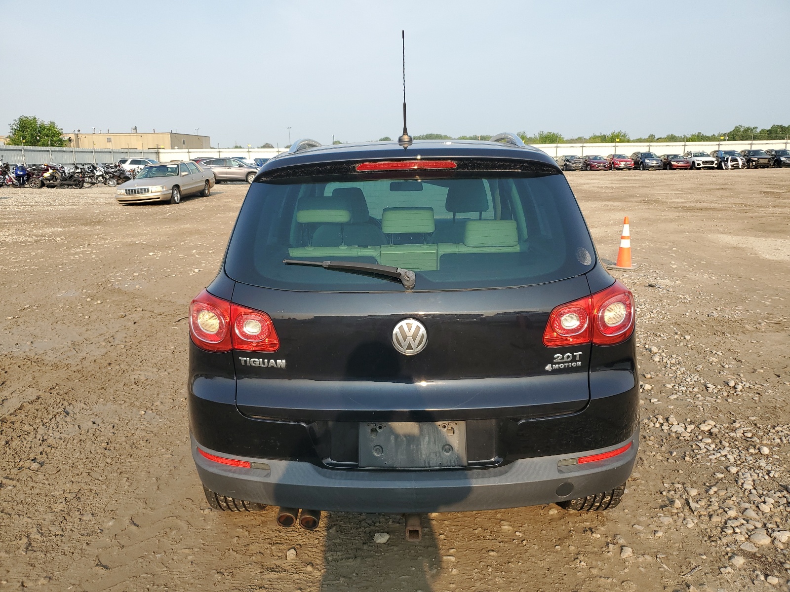 WVGBV7AX0BW510827 2011 Volkswagen Tiguan S