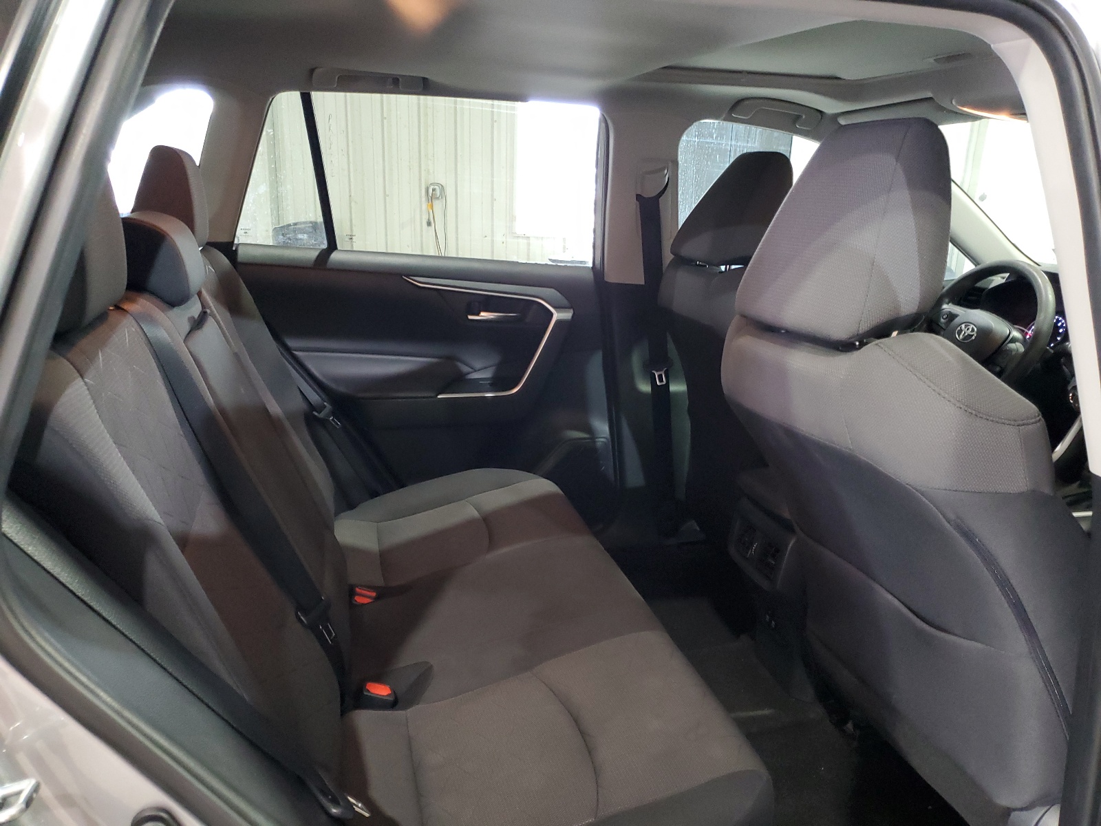 2T3P1RFV1KC048240 2019 Toyota Rav4 Xle