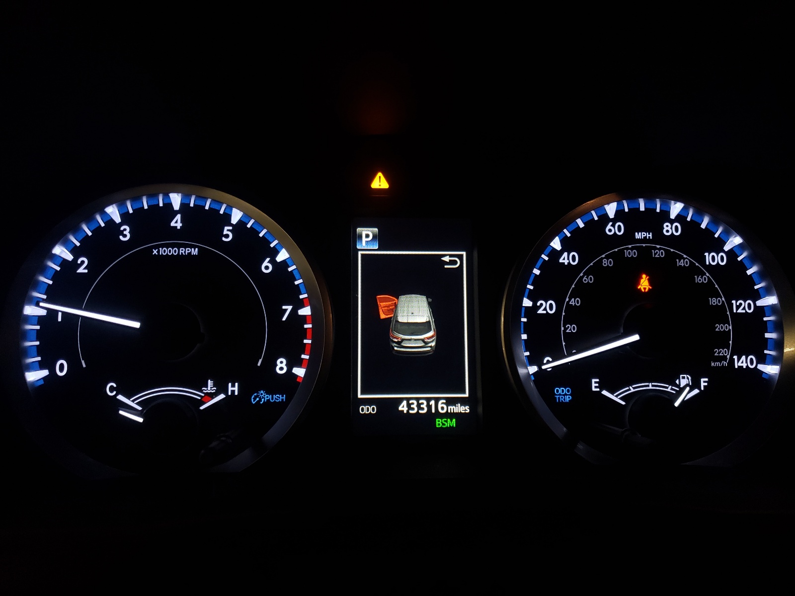 5TDBZRFH6KS993567 2019 Toyota Highlander Le