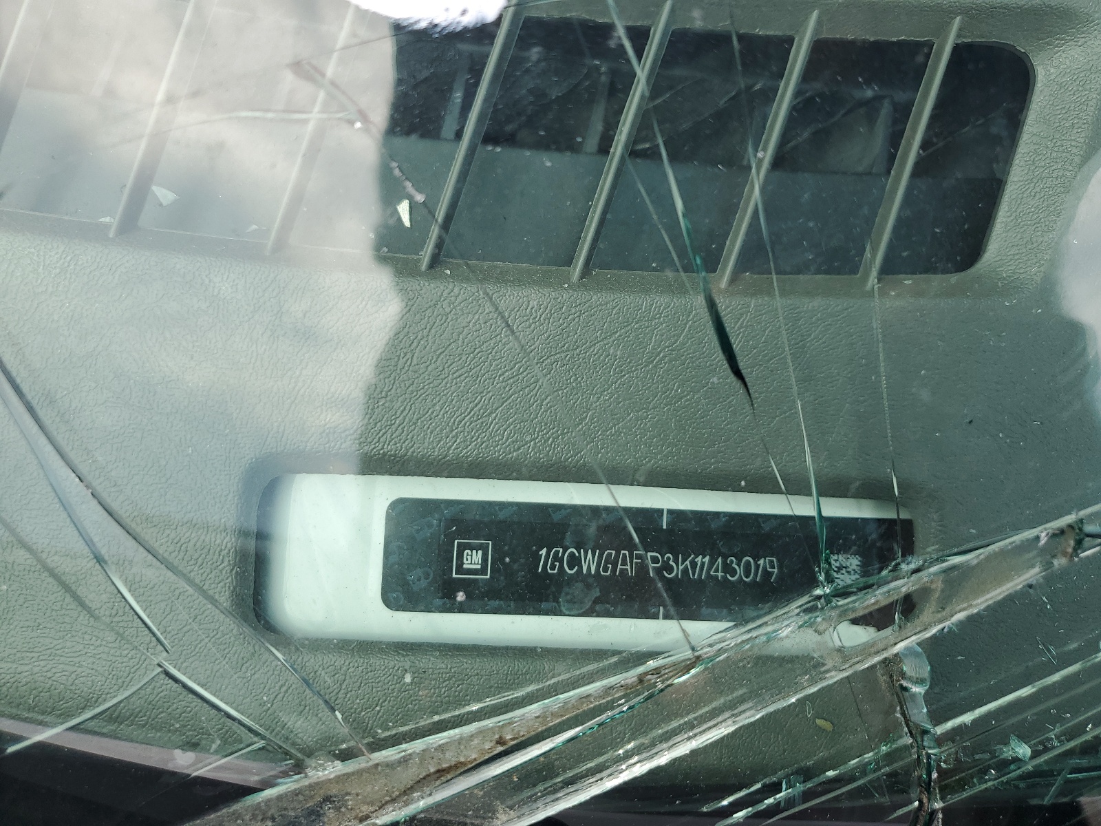 1GCWGAFP3K1143019 2019 Chevrolet Express G2500