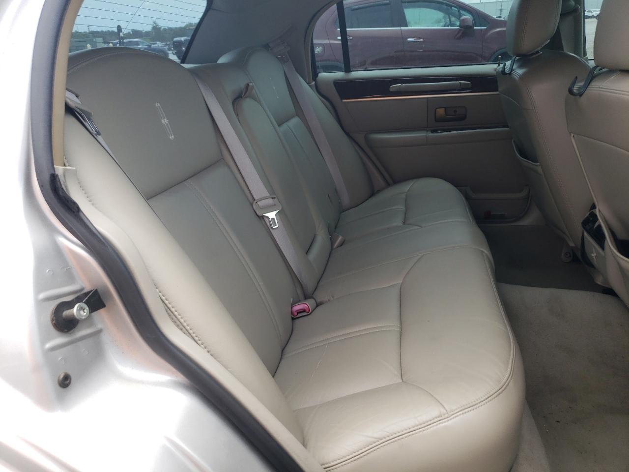 2009 Lincoln Town Car Signature Limited VIN: 2LNHM82V99X617146 Lot: 62736274