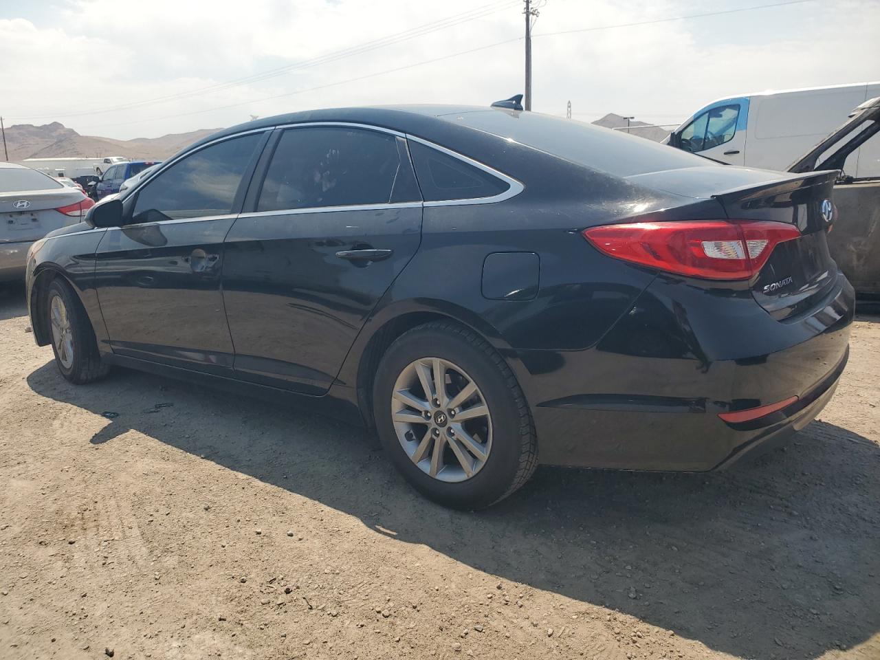 5NPE24AF0FH214105 2015 HYUNDAI SONATA - Image 2