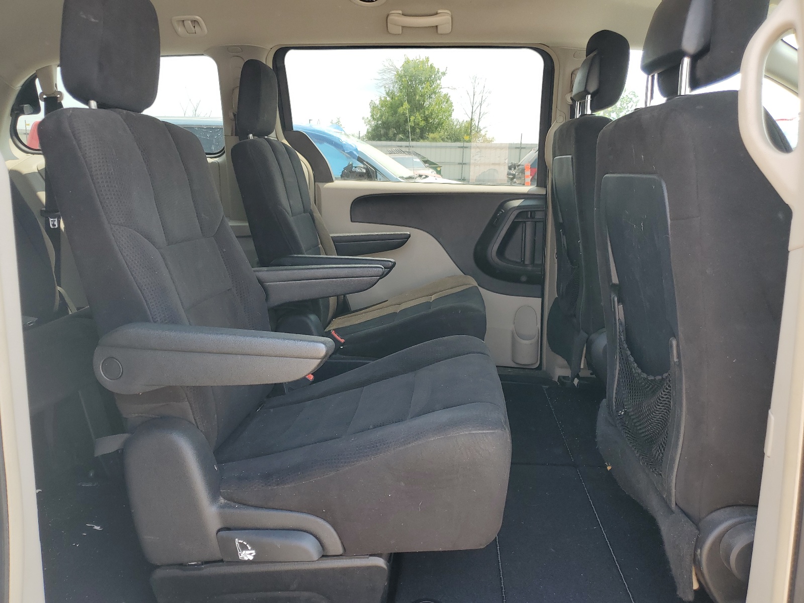 2A4RR5DG0BR715770 2011 Chrysler Town & Country Touring