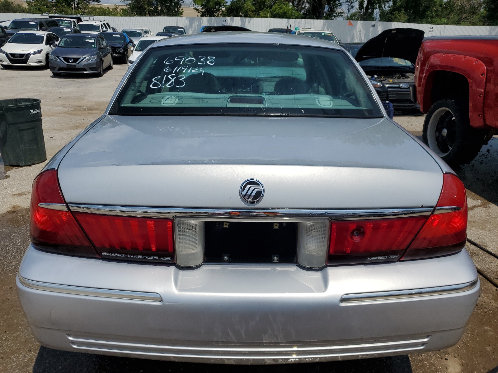 2MEFM74W5YX738183 2000 Mercury Grand Marquis Gs