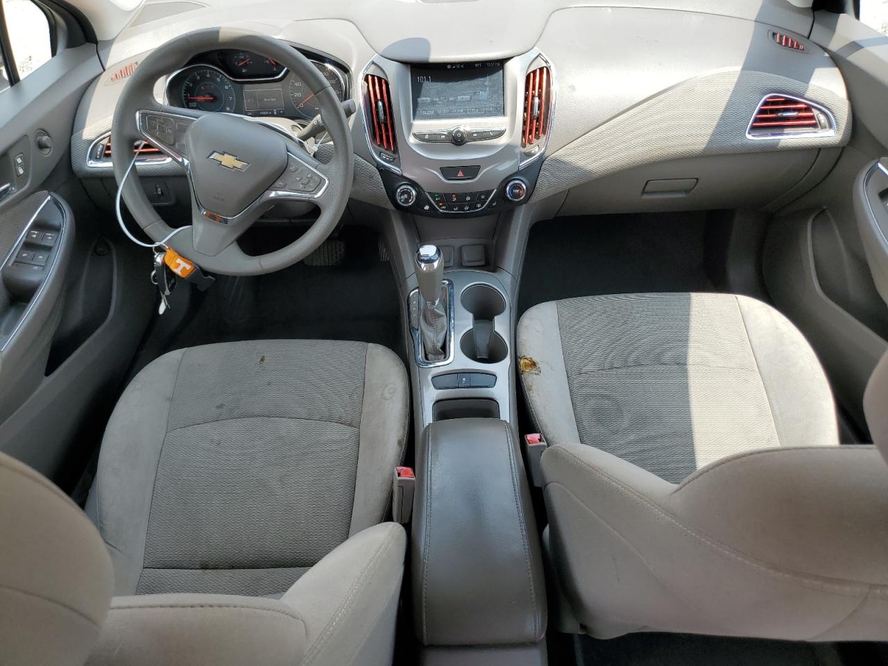 2018 Chevrolet Cruze - Image 8