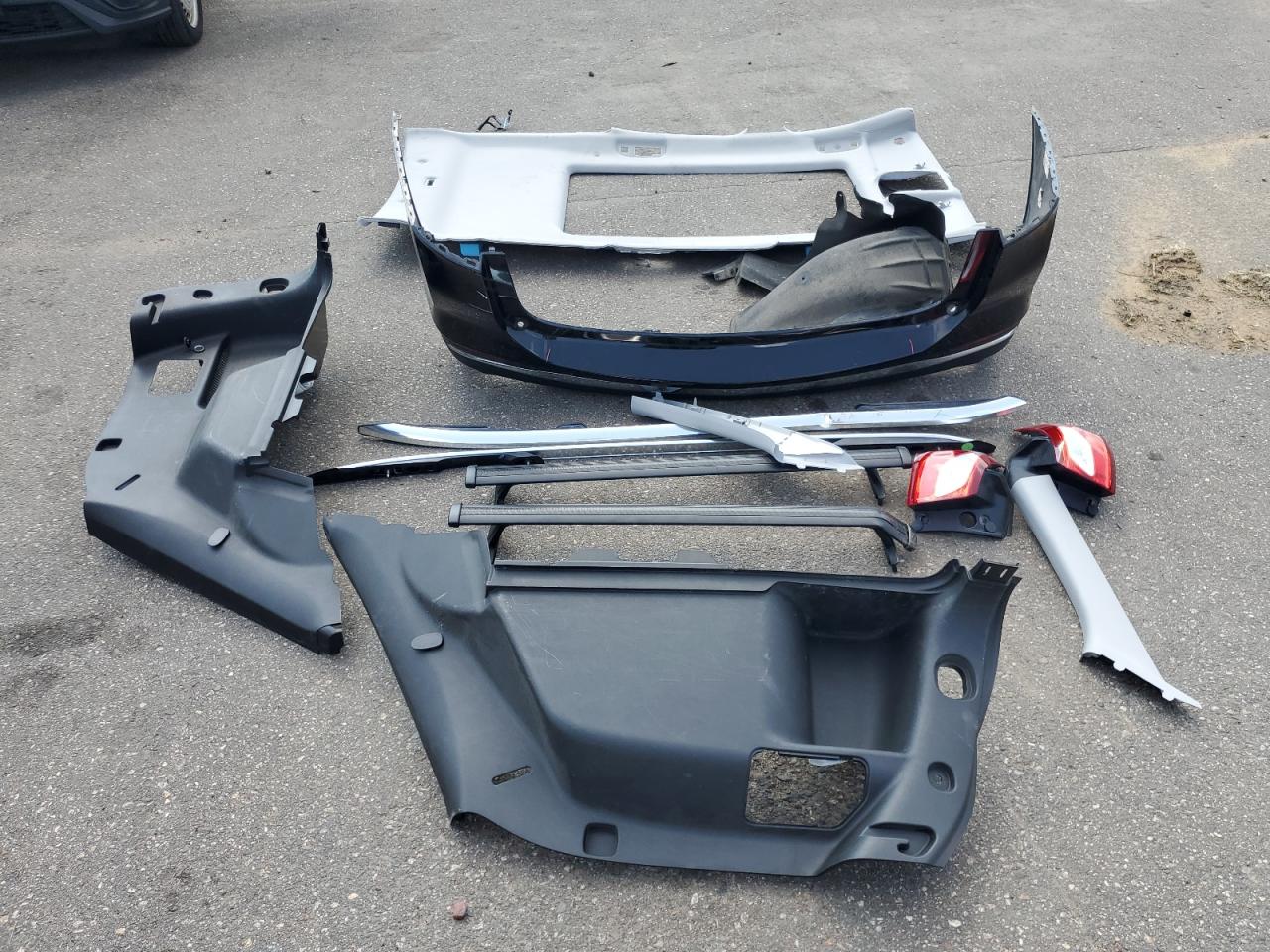 2018 Chevrolet Equinox Premier VIN: 2GNAXWEX5J6229427 Lot: 64275194