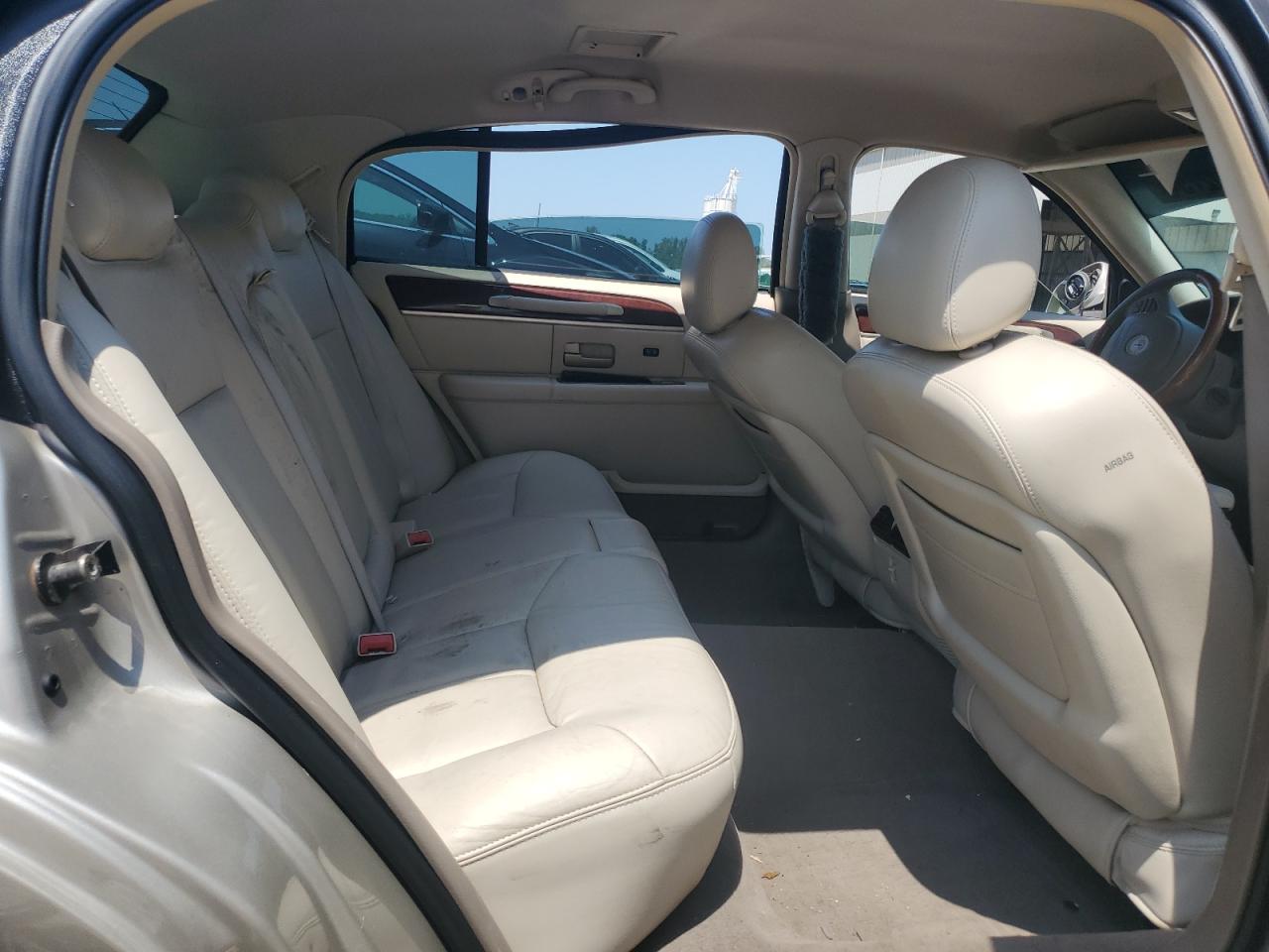 2004 Lincoln Town Car Ultimate Long Wheelbase VIN: 1LNHM85W24Y652396 Lot: 63002754