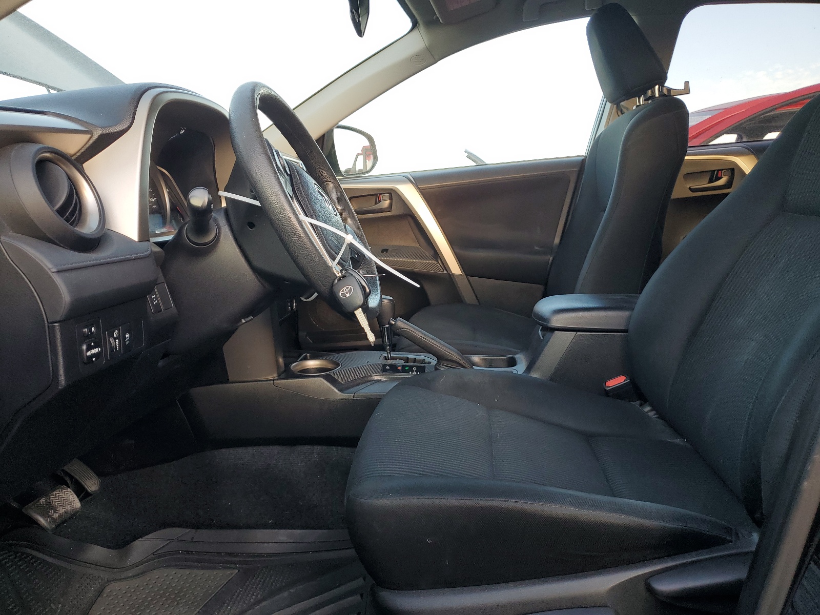 2T3BFREV8FW380550 2015 Toyota Rav4 Le