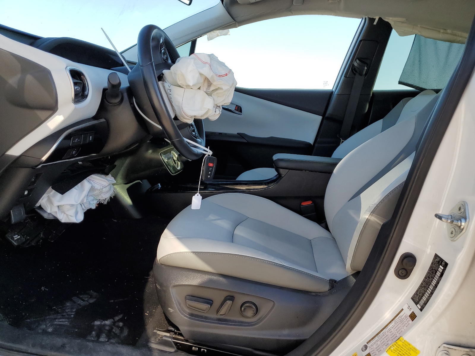 JTDKAMFP6M3185323 2021 Toyota Prius Prime Le