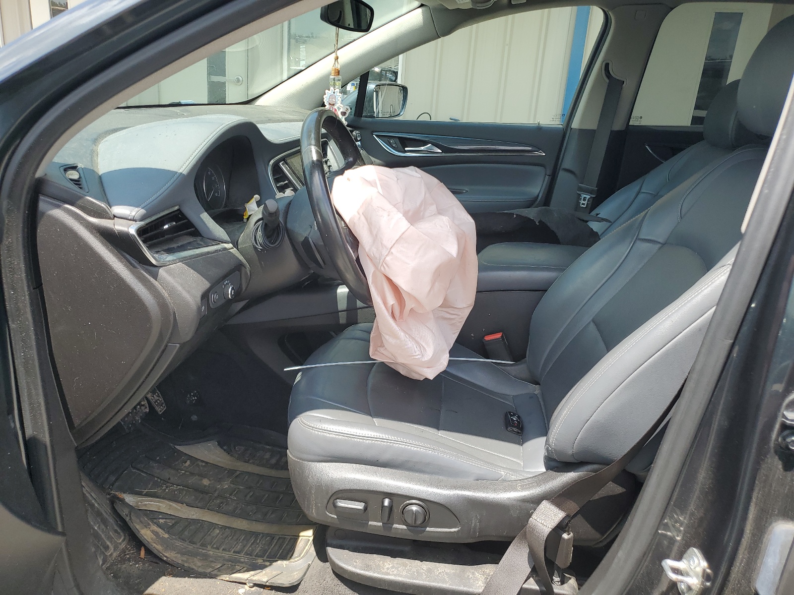 5GAERBKW1KJ170939 2019 Buick Enclave Essence