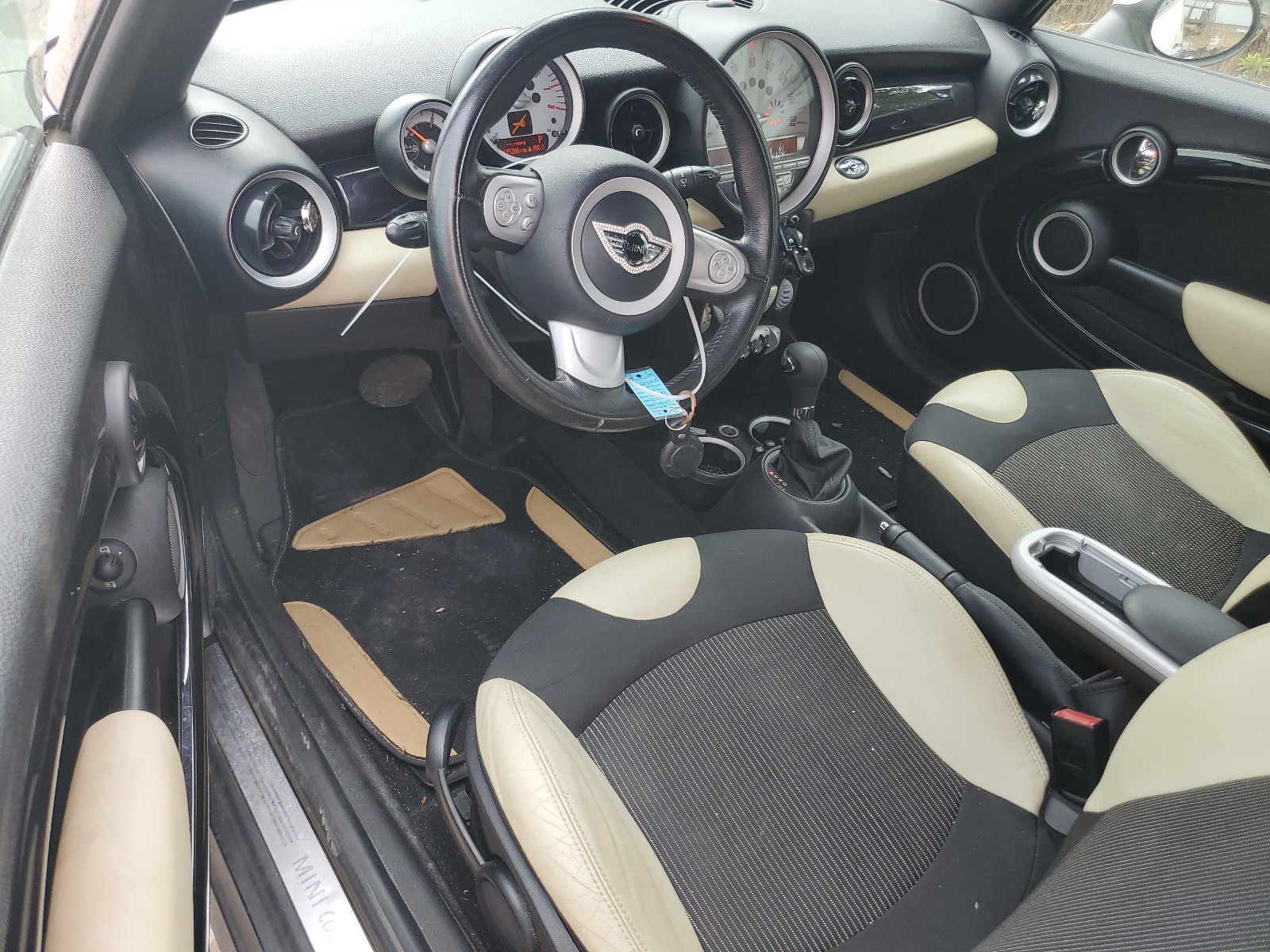 WMWMR3C59ATU96946 2010 Mini Cooper