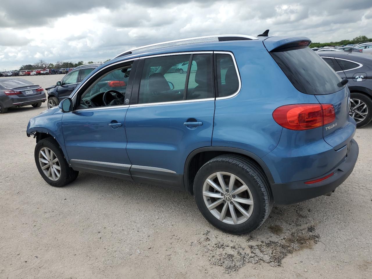 WVGRV7AX0HW501228 2017 VOLKSWAGEN TIGUAN - Image 2