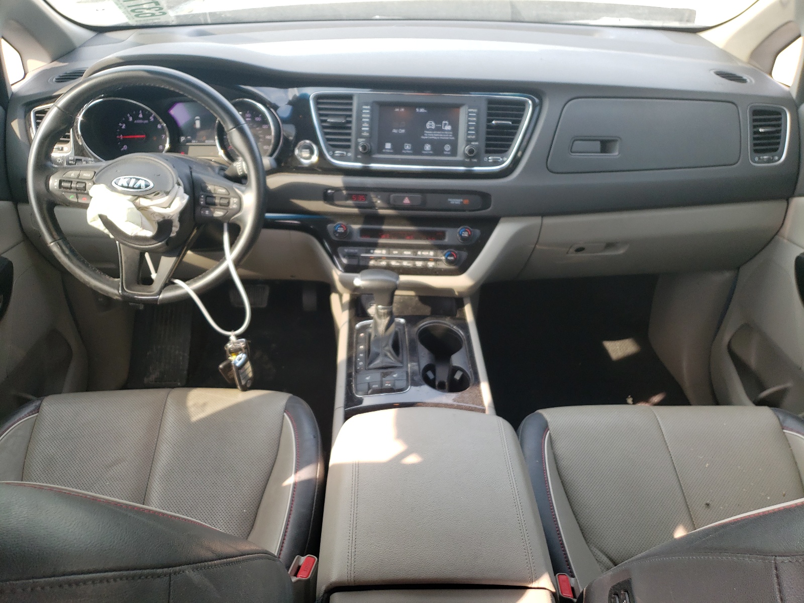 KNDMC5C17J6365705 2018 Kia Sedona Ex