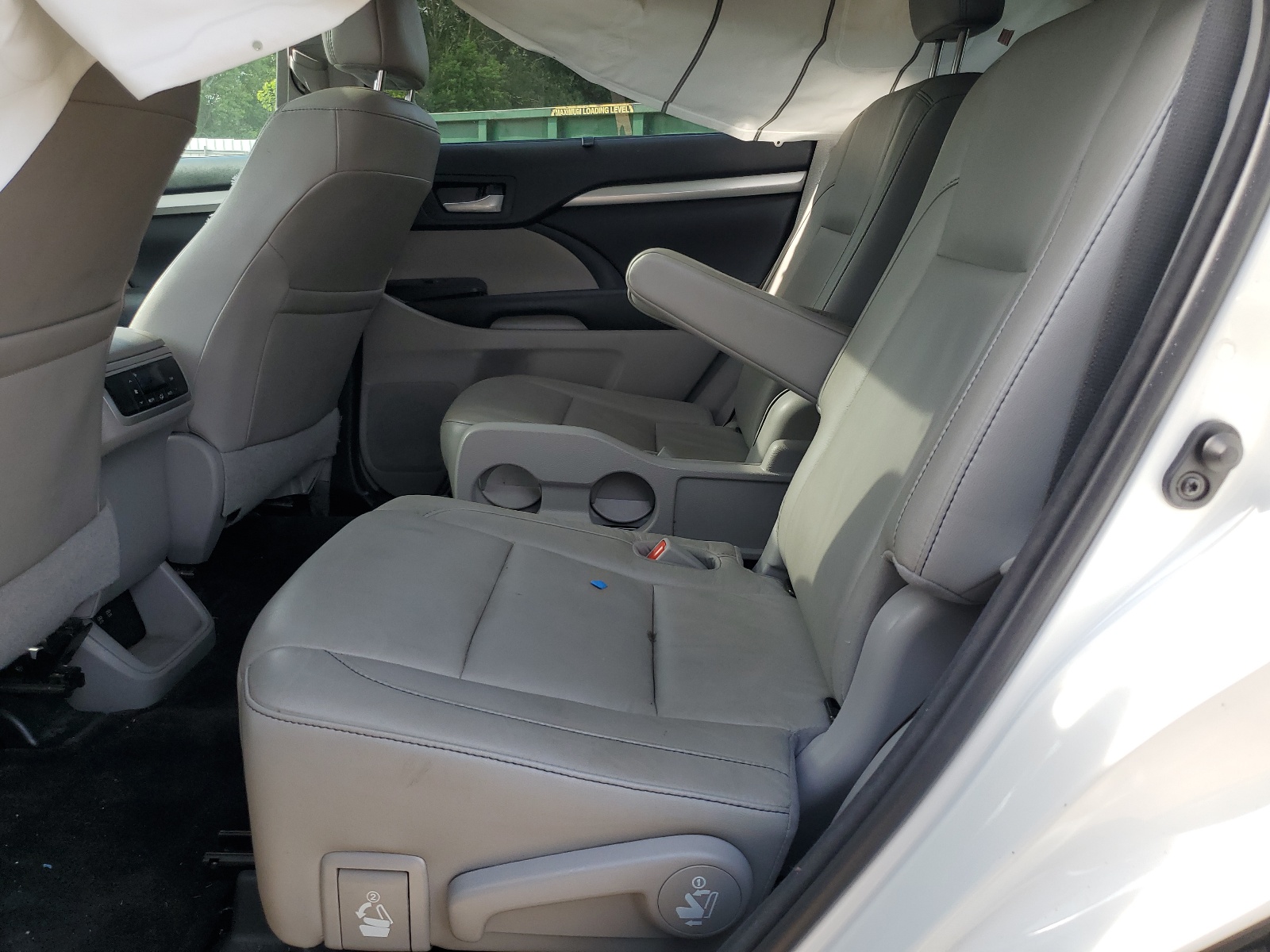 5TDKZRFH1HS215797 2017 Toyota Highlander Se