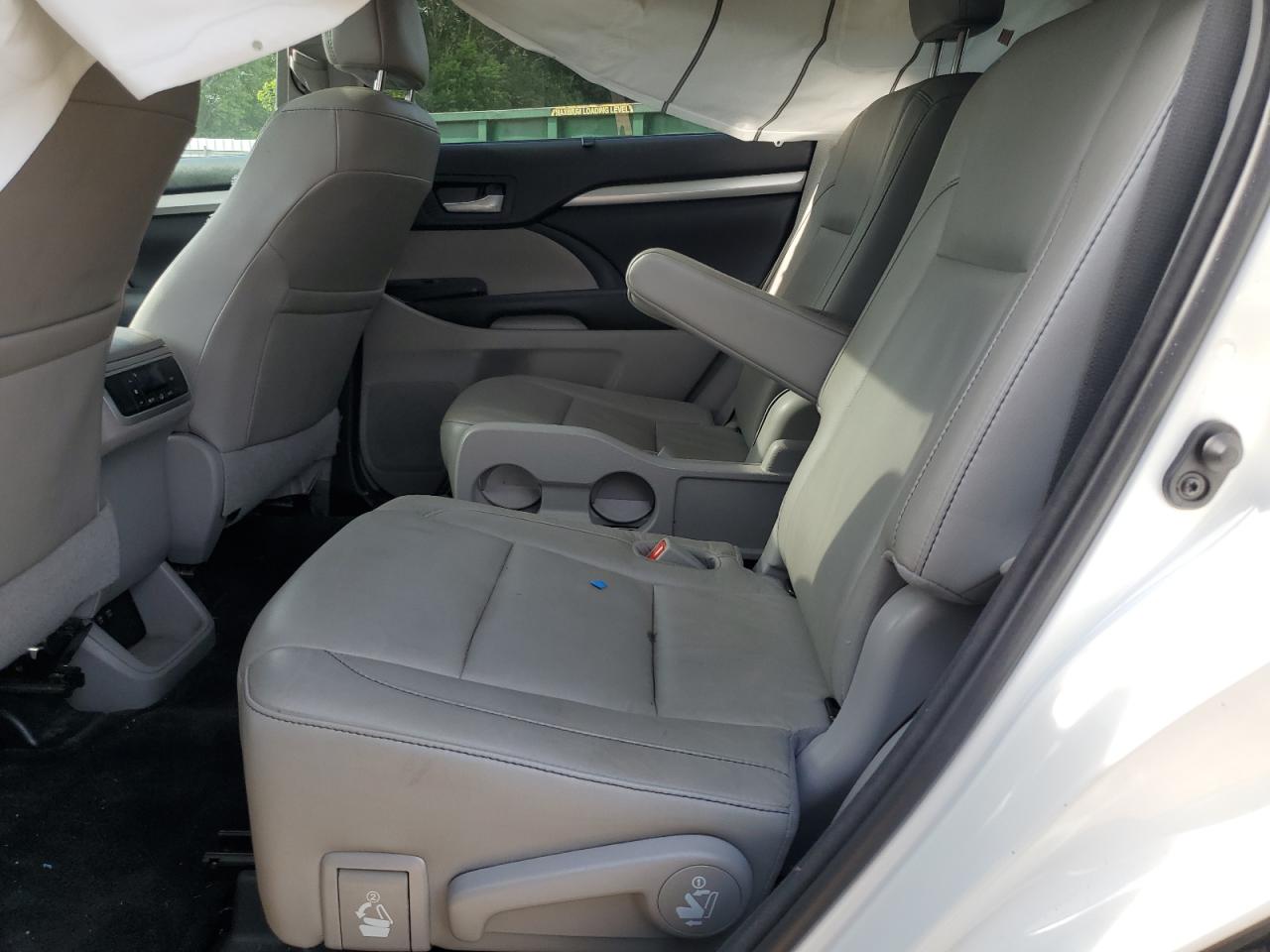 2017 Toyota Highlander Se VIN: 5TDKZRFH1HS215797 Lot: 62967694