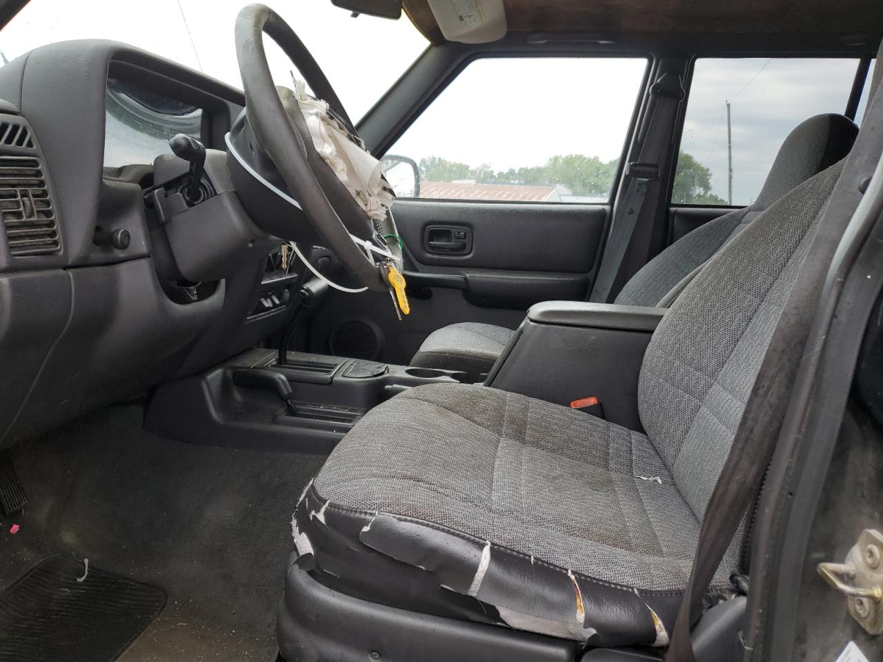 2000 Jeep Cherokee Sport VIN: 1J4FF48SXYL241025 Lot: 63800244