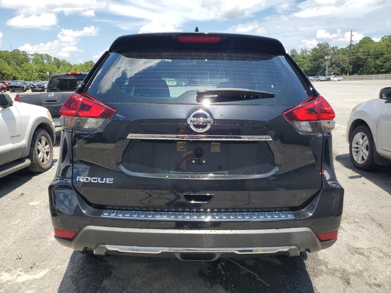 2018 Nissan Rogue S VIN: KNMAT2MT8JP557694 Lot: 61571124