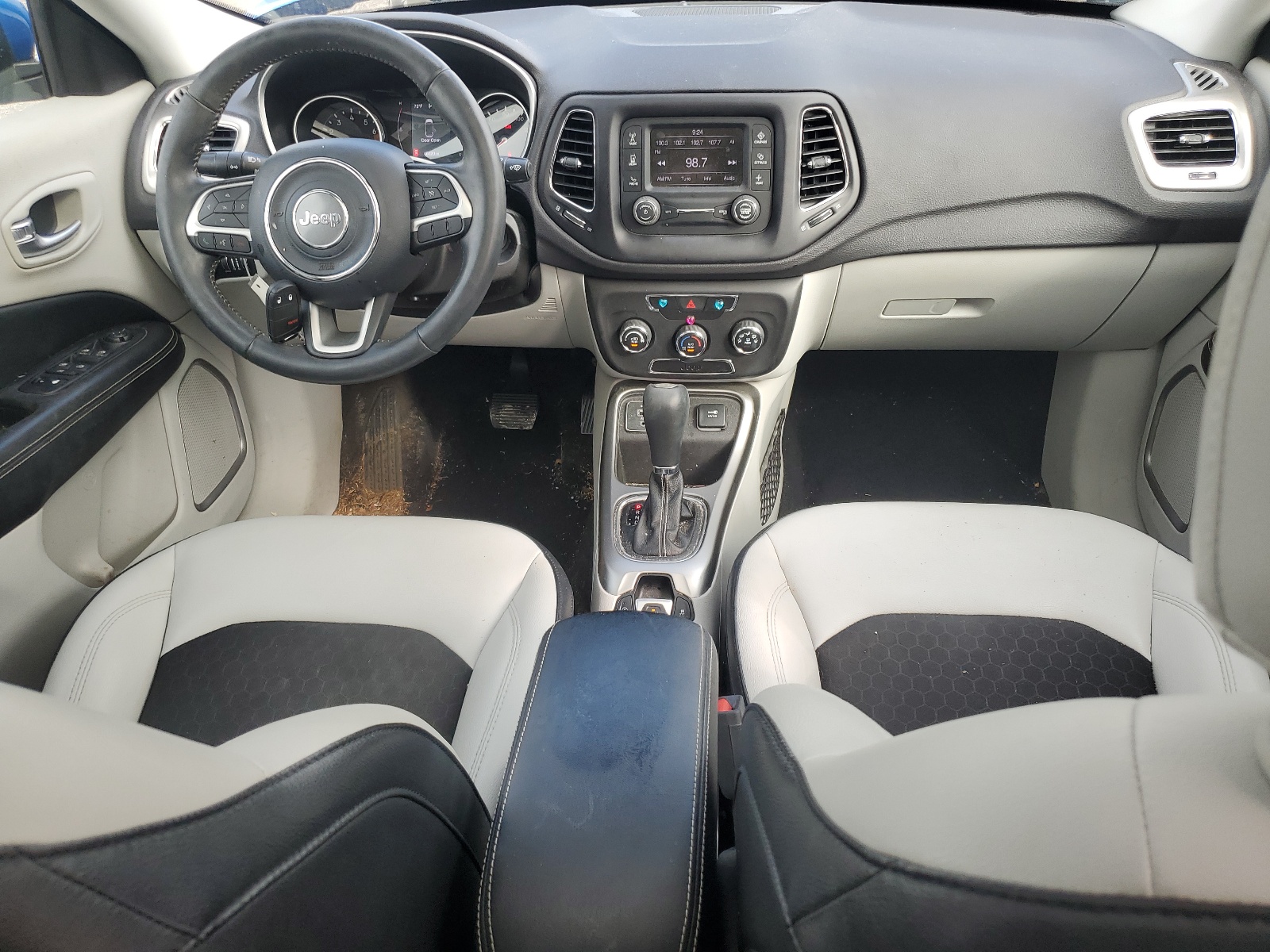 3C4NJCBB8JT468128 2018 Jeep Compass Latitude