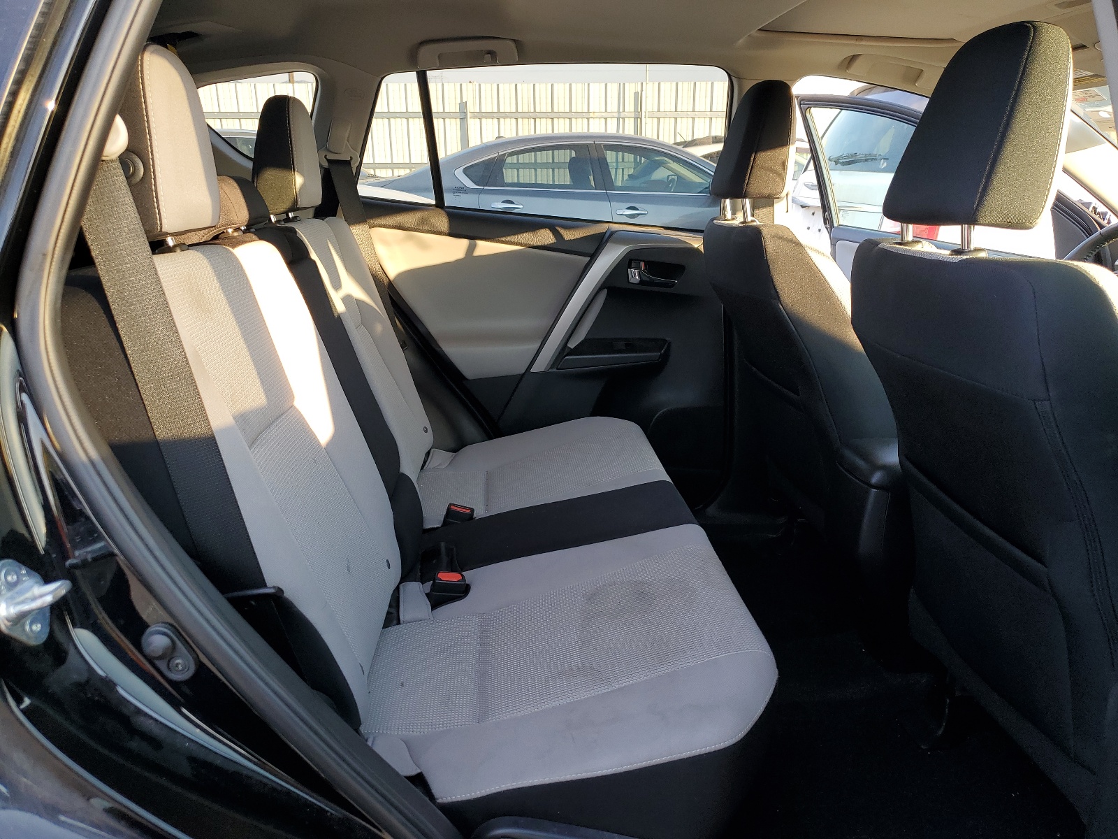 2T3RFREVXJW746340 2018 Toyota Rav4 Adventure