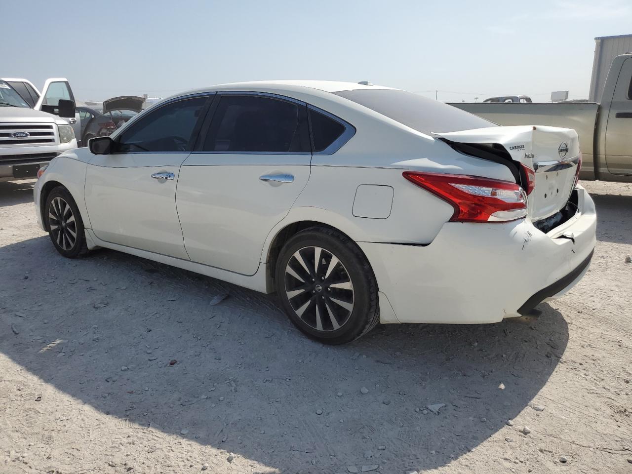 2017 Nissan Altima - Image 2