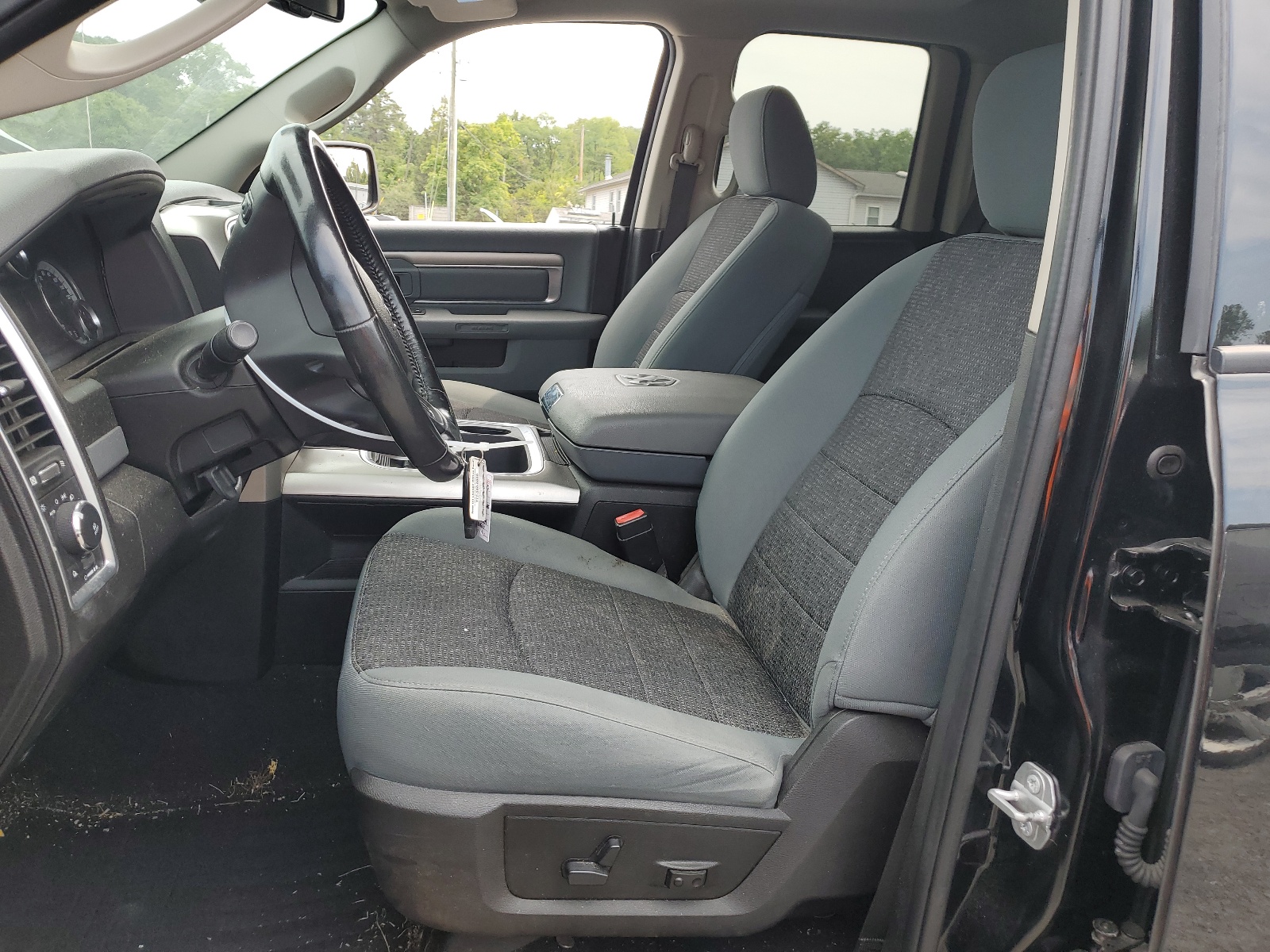 1C6RR7GT5KS741684 2019 Ram 1500 Classic Slt