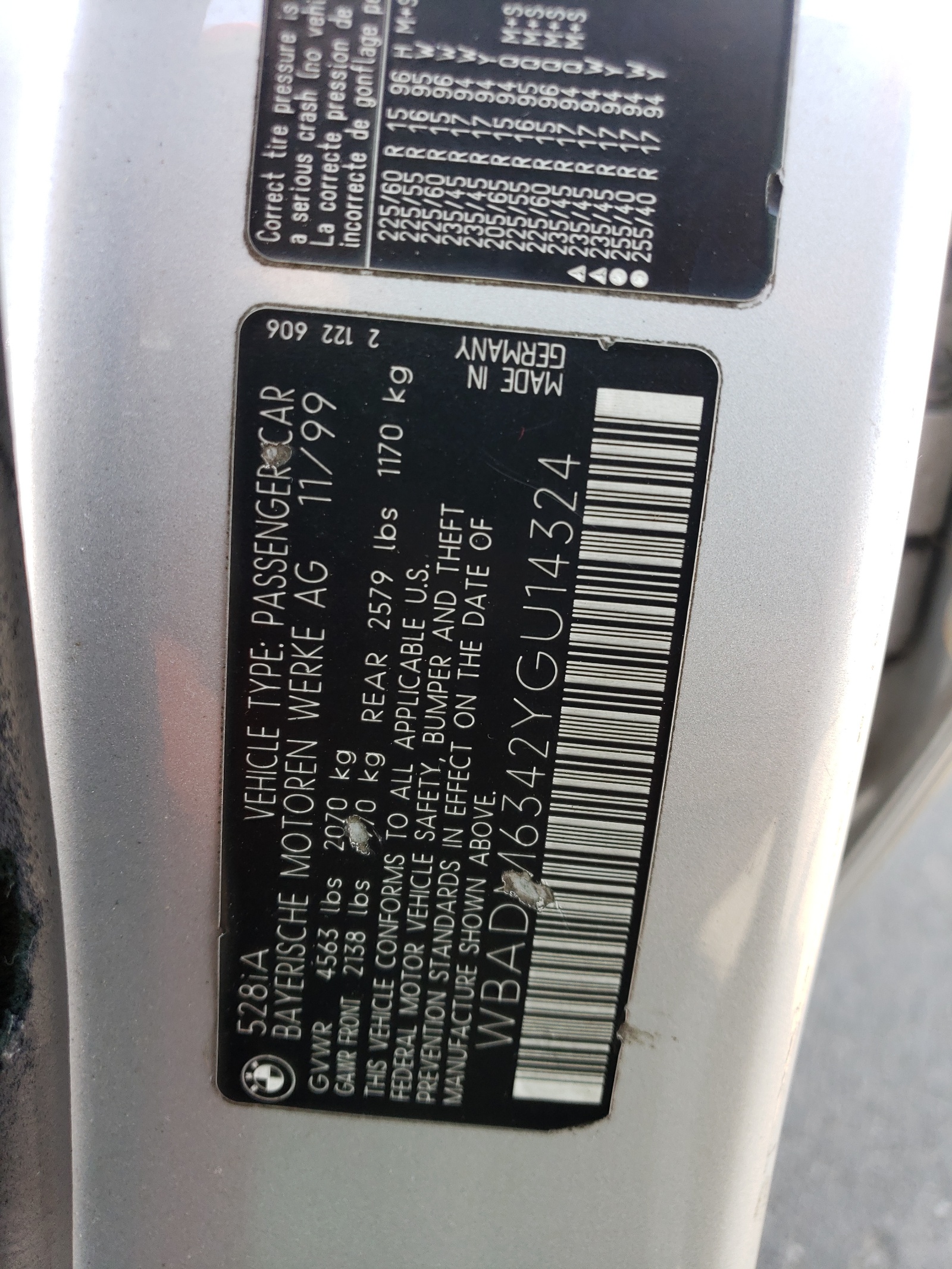 WBADM6342YGU14324 2000 BMW 528 I Automatic