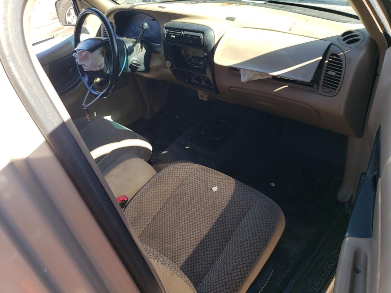 1998 Ford Ranger VIN: 1FTYR10U4WUC03850 Lot: 61903084