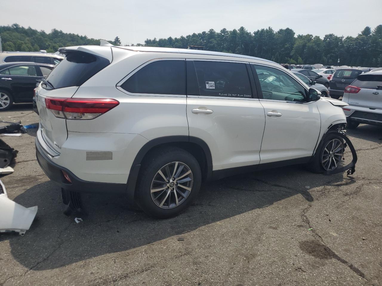 2019 Toyota Highlander Se VIN: 5TDJZRFH3KS570750 Lot: 62072814