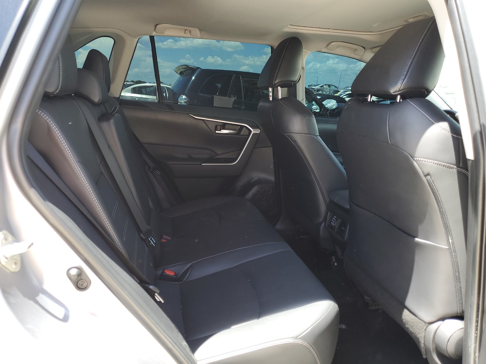 2T3C1RFV6NC191428 2022 Toyota Rav4 Xle Premium