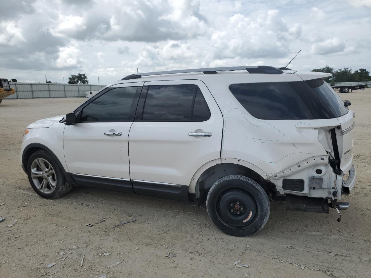 1FM5K8F87FGC44932 2015 FORD EXPLORER - Image 2