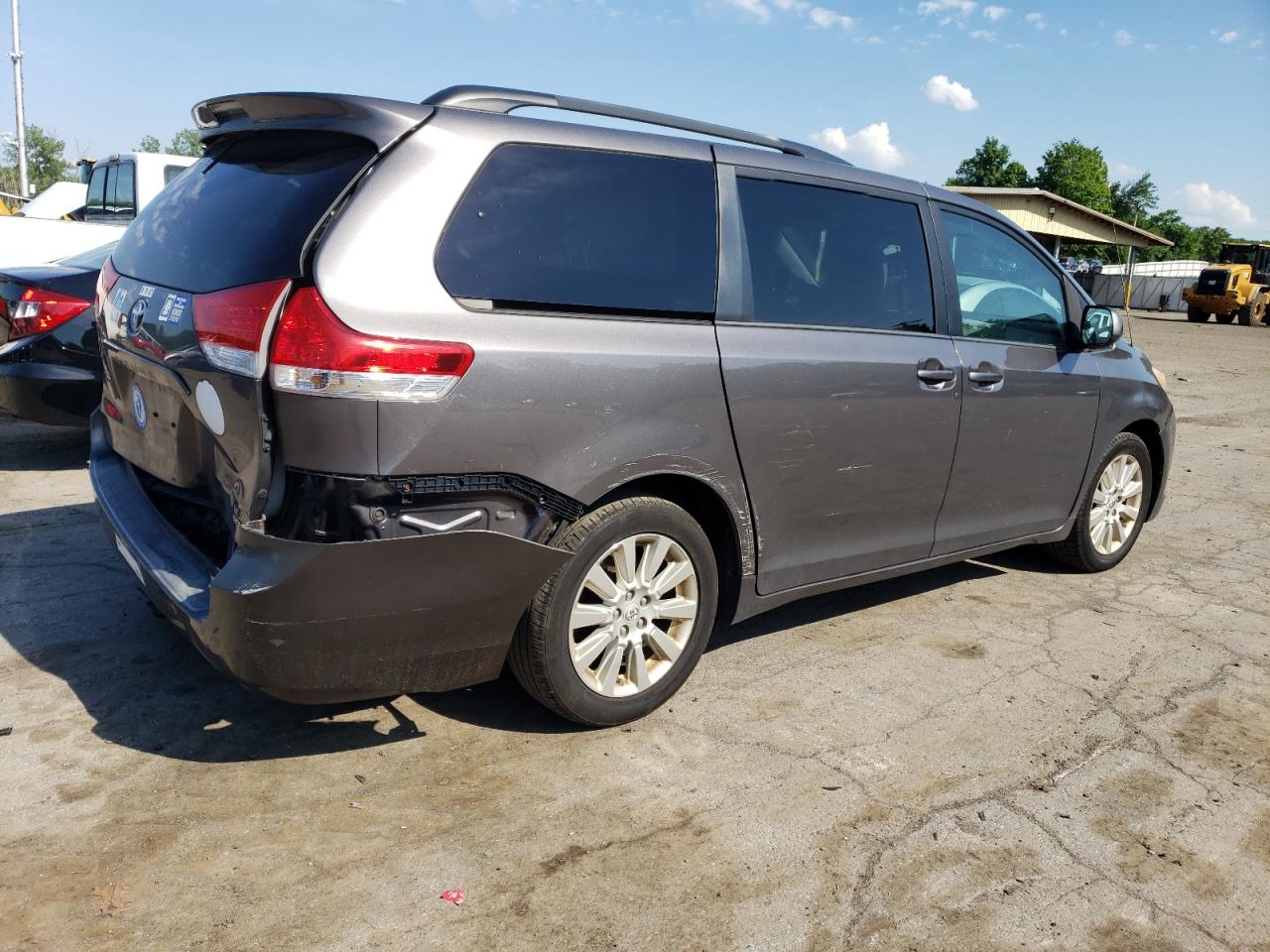 2011 Toyota Sienna - Image 3