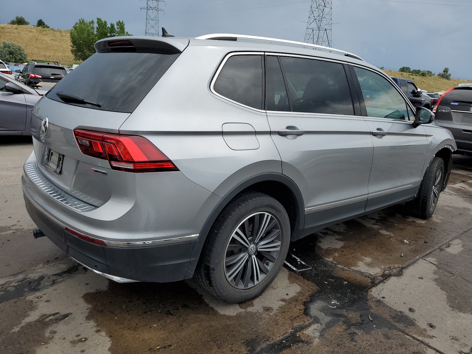 3VV2B7AX0KM180704 2019 Volkswagen Tiguan Se