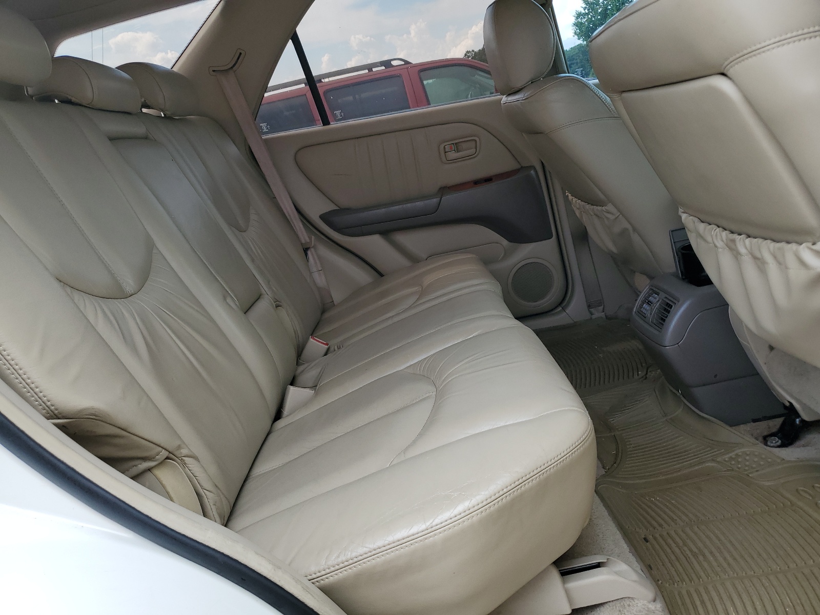 JT6HF10U6Y0100830 2000 Lexus Rx 300