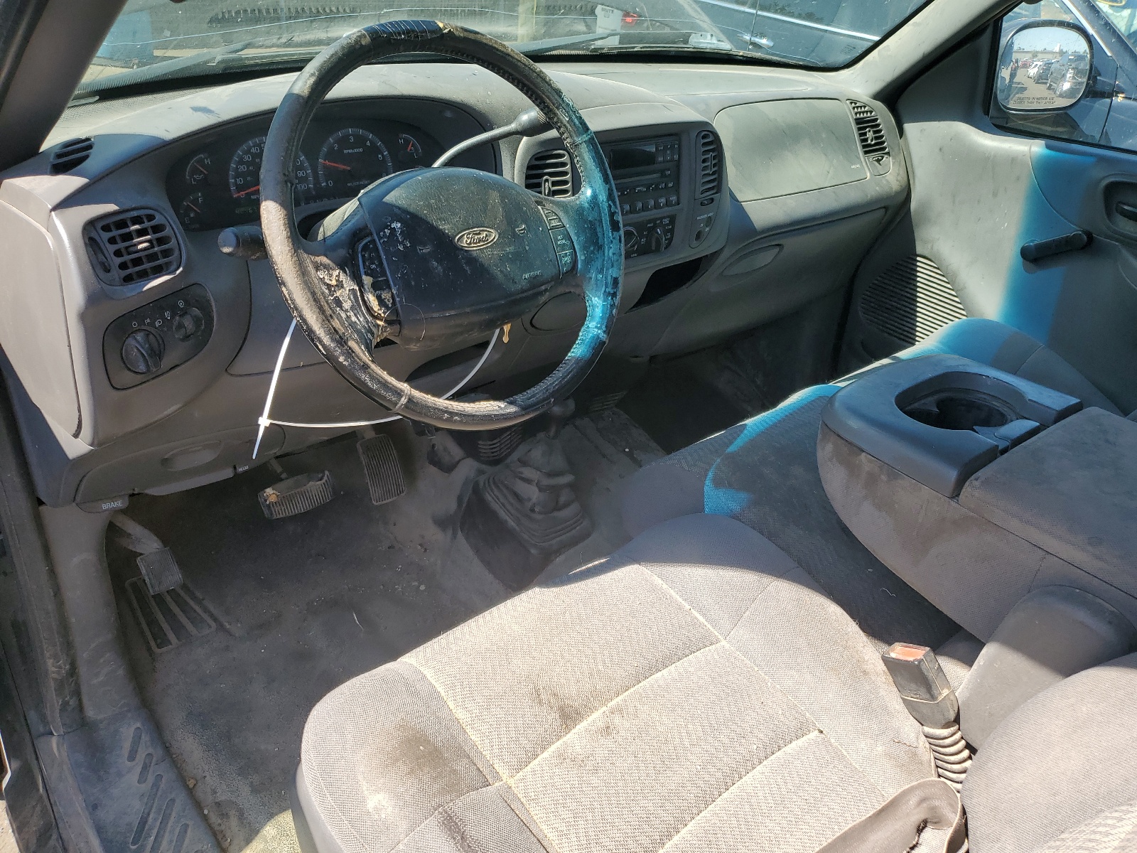 1FTRX18W32KD70240 2002 Ford F150