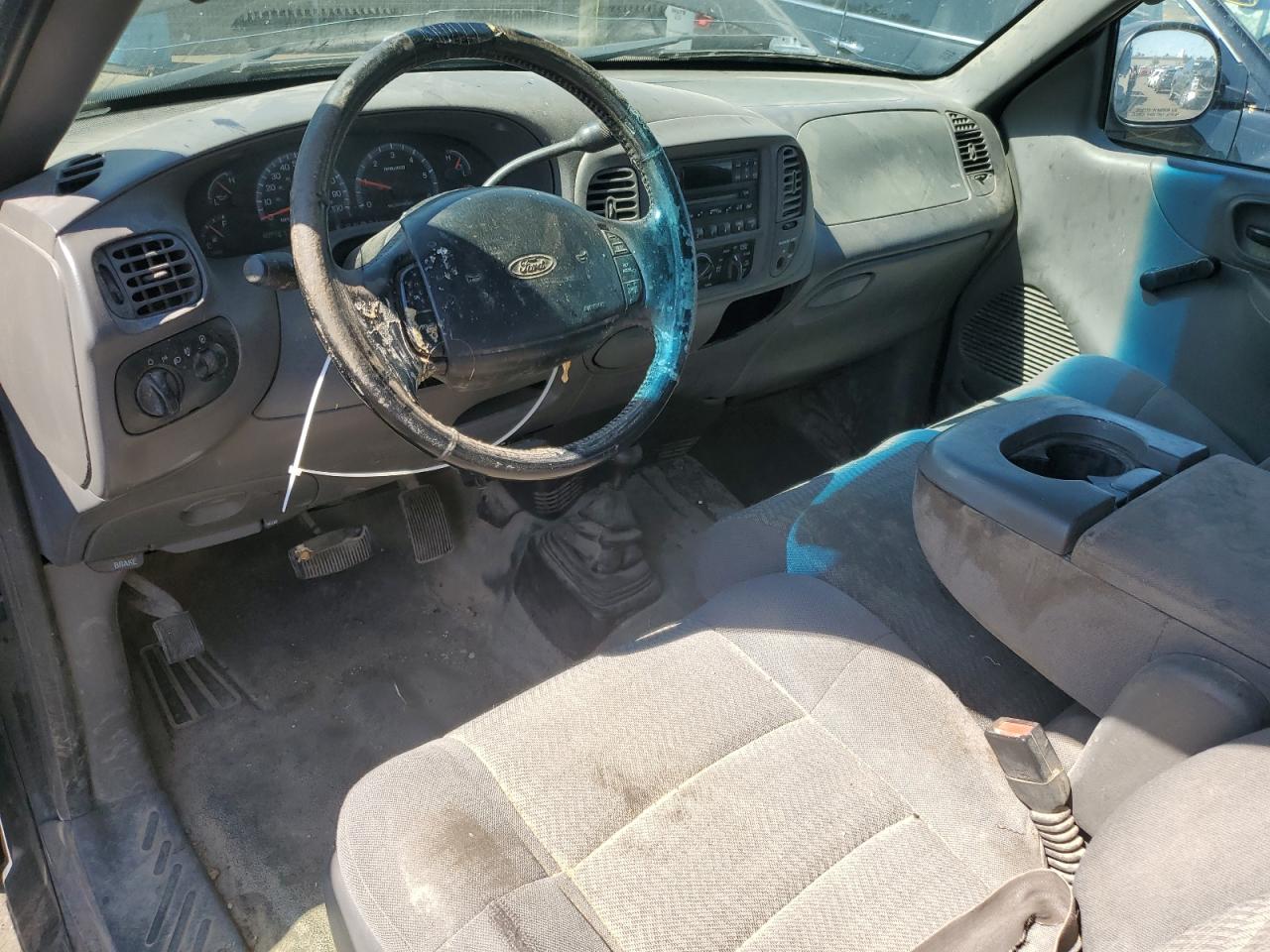 2002 Ford F150 VIN: 1FTRX18W32KD70240 Lot: 61463024