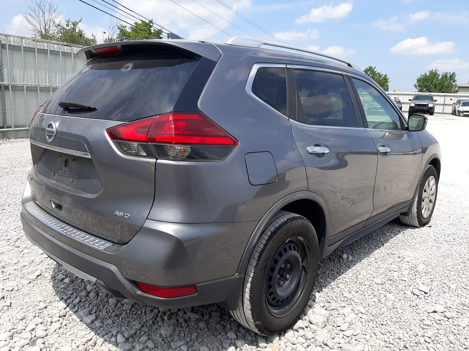 2017 Nissan Rogue S vin: KNMAT2MV2HP588595