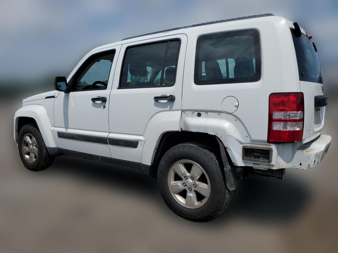 2012 Jeep Liberty (North America) - Image 2