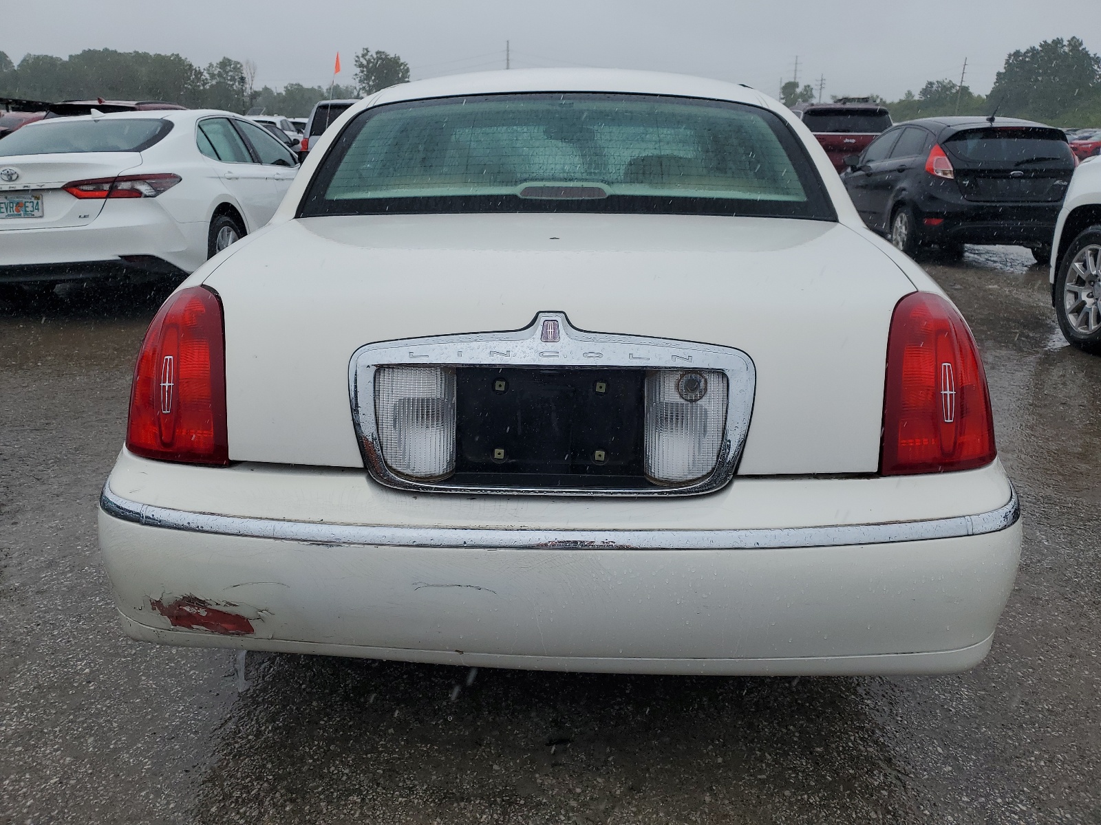 1LNFM82W7WY659875 1998 Lincoln Town Car Signature