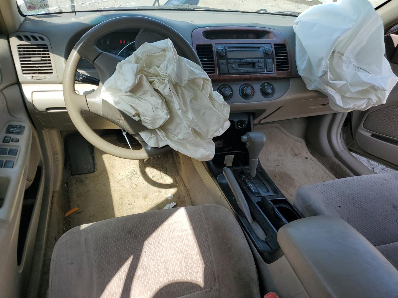 2004 Toyota Camry Le VIN: JTDBE32K240262294 Lot: 63179744