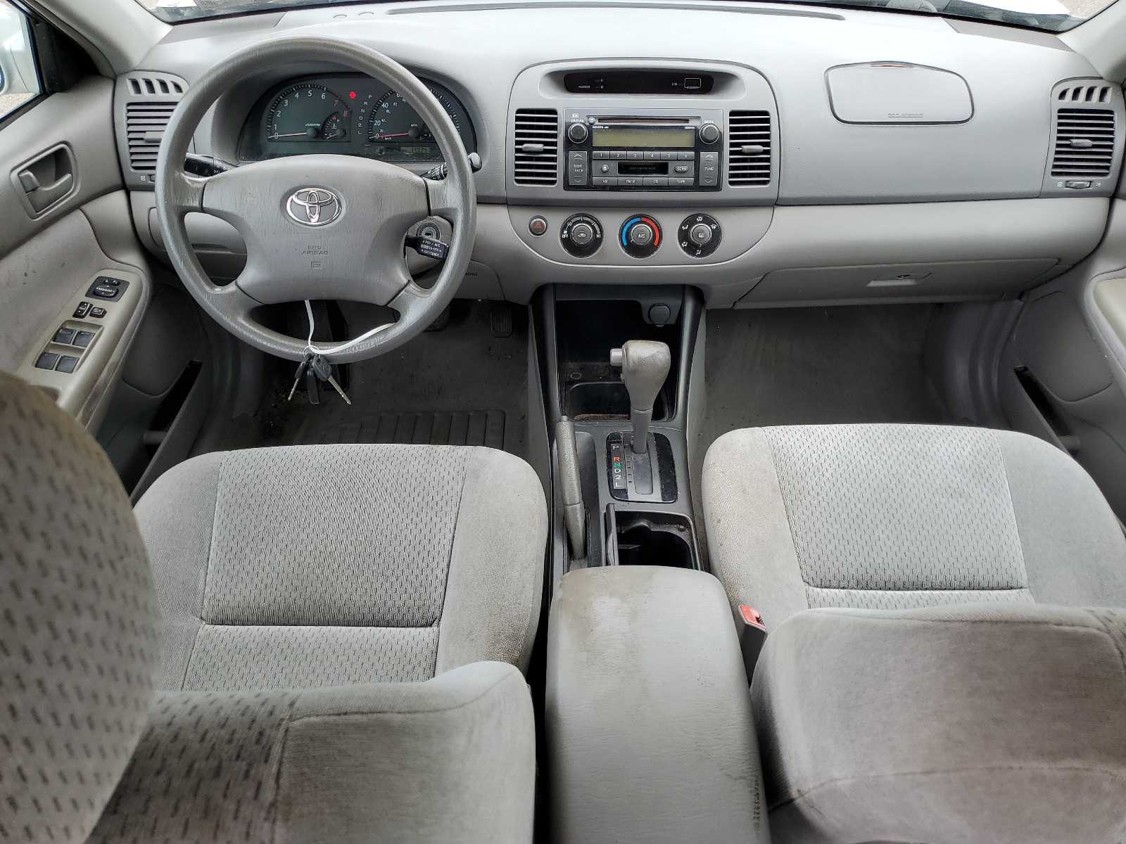 4T1BE32KX4U831011 2004 Toyota Camry Le